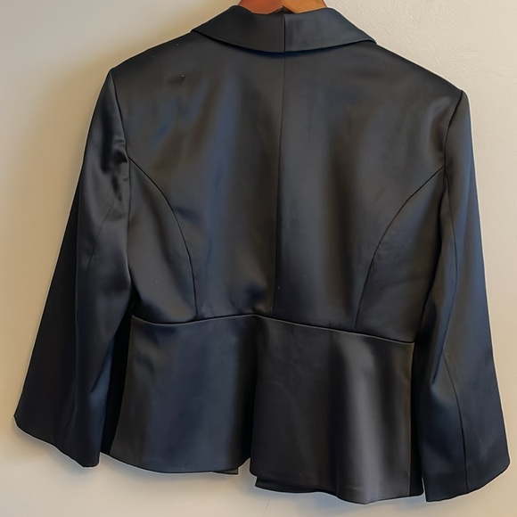 JS COLLECTIONS | Cropped Satin Blazer - sz 8 - Picture 5 of 16